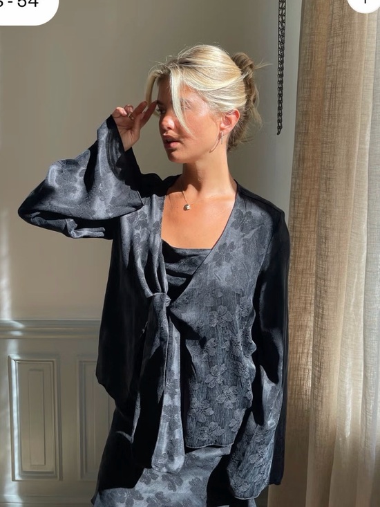 Djerf Avenue Tops - Djerf Avenue Black Tie-Front Longsleeve top in black